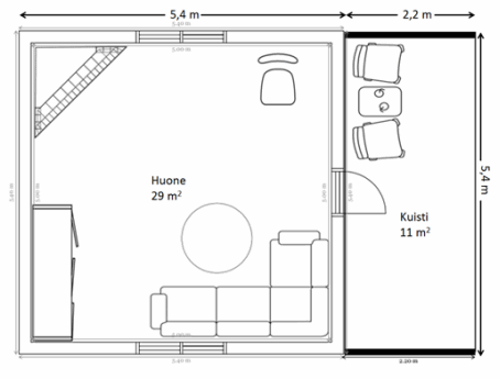 Kuvassa 2 on vapaa-ajan asunnon pohjapiirustus ylhäältä päin kuvattuna. Tuvan mitat ovat 5,4 metriä kertaa 5,4 metriä ulkomitoin. Ulko-ovi avautuu kuistille, joka on rakennuksen 5,4 metrin ulkoseinän pituinen ja 2,2 metriä leveä. Pohjapiirustuksesta käy myös ilmi, että tuvassa on takka.